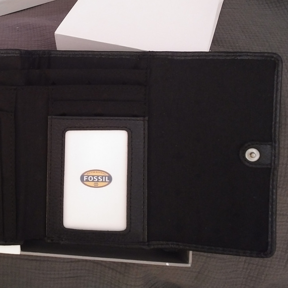 **SOLD** Fossil Marlow Leather Wallet - Picture 4 of 8
